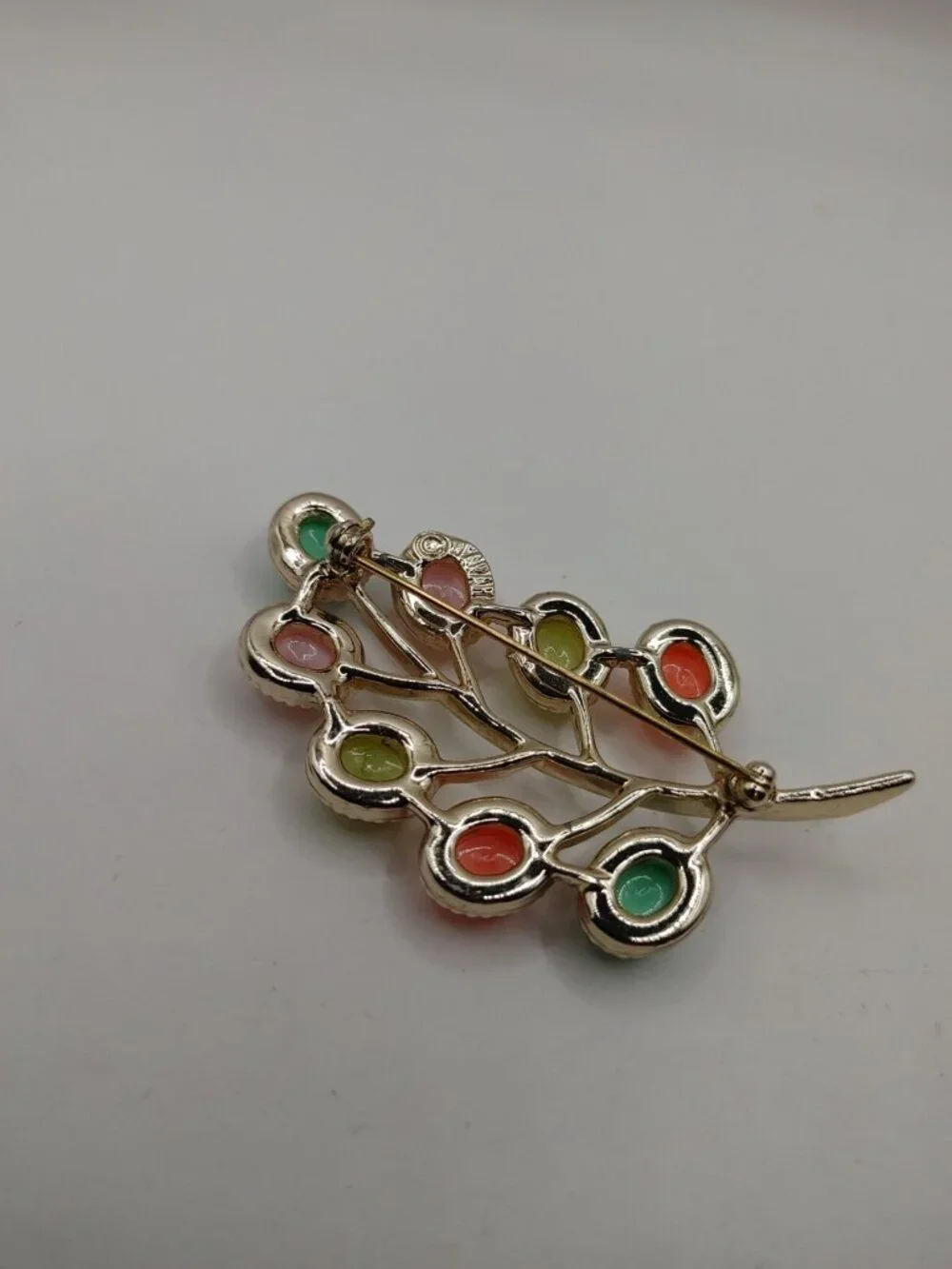 VTG BROOCH/PIN Signed Sarah Coventry Leaf  Multi Colored Cabochons Mid Century